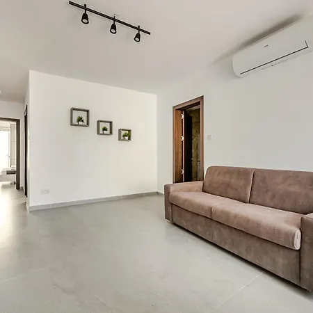 F52 Bedroom In Pethouse * Gzira