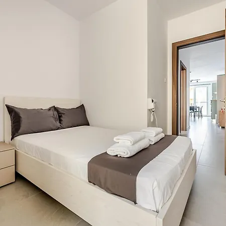 F52 Bedroom In Pethouse Privatunterkunft Gzira