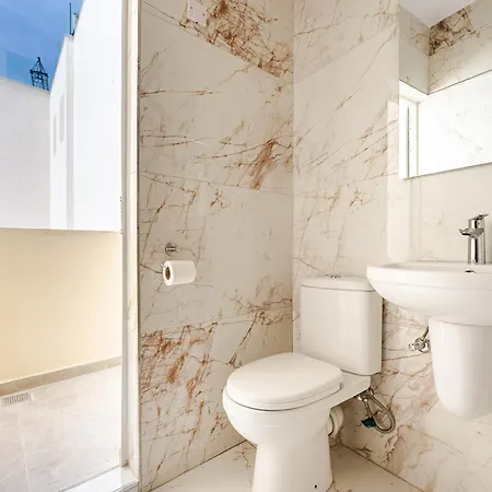 F52 Bedroom In Pethouse Gzira